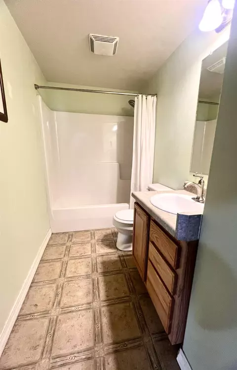 Bath - 1172 Windsor Park Dr, Fruita, CO 81521 photo 3 of 3