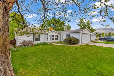 27 Queen City Cir, Battlement Mesa, CO 81635