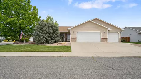 3026 Flamecrest Dr, Grand Junction, CO 81504