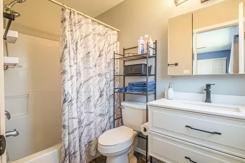 Bath - 436 Breeze Dr, Fruita, CO 81521 photo 2 of 3