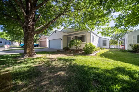2 Burgundy Ct, Grand Junction, CO 81507