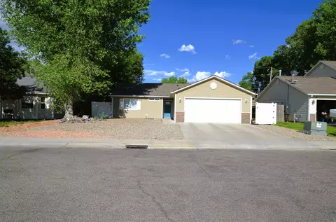 520 Autumn Breeze Dr, Clifton, CO 81520