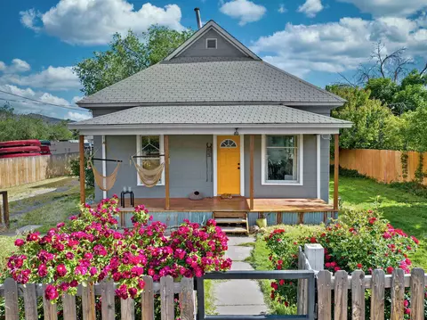 231 E 2nd St, Palisade, CO 81526