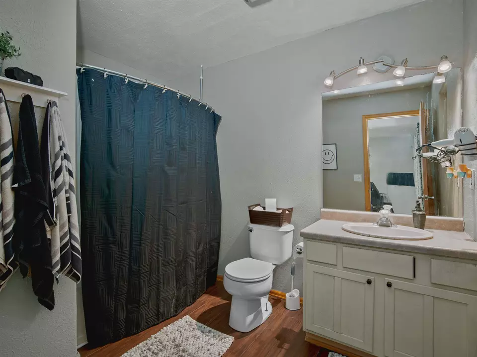 Bath - 3295 D 34 Rd, Clifton, CO 81520 photo 1 of 4