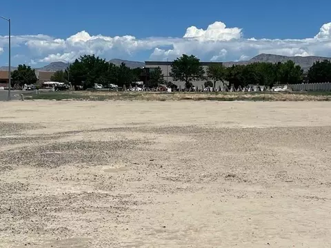 814 N Crest Dr, Grand Junction, CO 81506