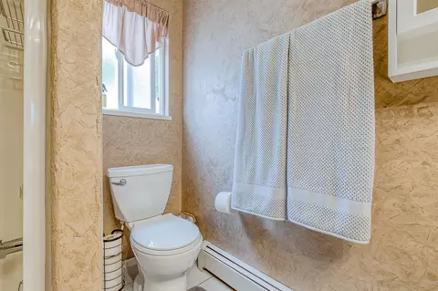 Bath - 428 Forty Niner Dr, Fruita, CO 81521 photo 3 of 5