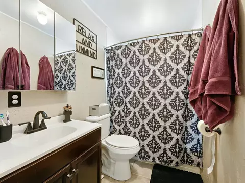 Bath - 939 E Carolina Ave, Fruita, CO 81521 photo 1 of 1
