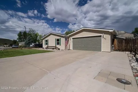 37 Black Sulphur Pl, Parachute, CO 81635