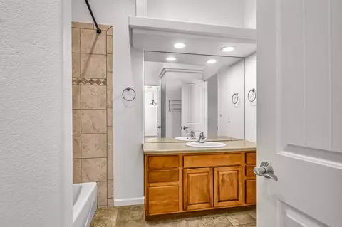 Bath - 374 Arches Dr, Fruita, CO 81521 photo 4 of 4