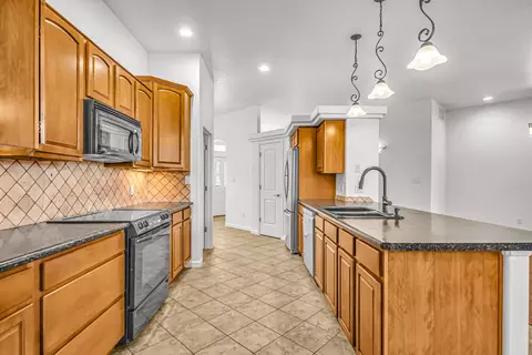 Kitchen - 374 Arches Dr, Fruita, CO 81521 photo 2 of 4