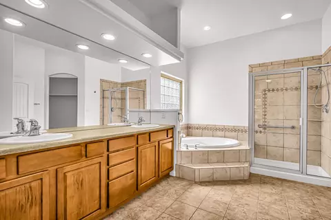 Bath - 374 Arches Dr, Fruita, CO 81521 photo 2 of 4