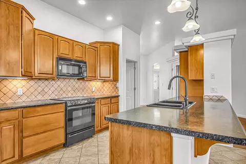 Kitchen - 374 Arches Dr, Fruita, CO 81521 photo 3 of 4
