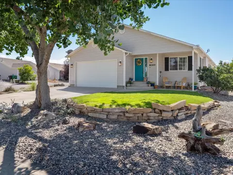 1857 Sneffels St, Montrose, CO 81401