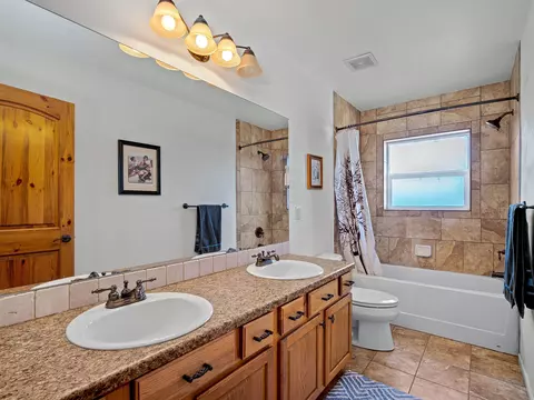 Bath - 711 Yew St, Fruita, CO 81521 photo 4 of 5