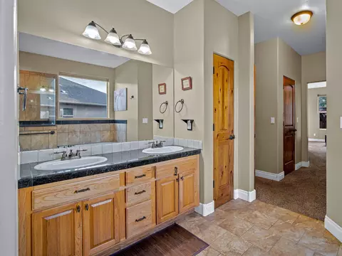 Bath - 711 Yew St, Fruita, CO 81521 photo 3 of 5