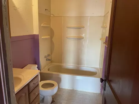 Bath - 447 Denver St, De Beque, CO 81630 photo 1 of 4