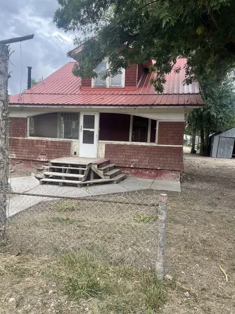447 Denver St, De Beque, CO 81630