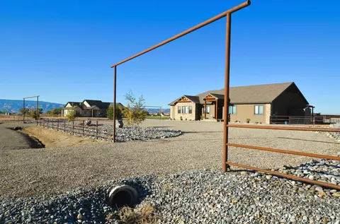 1641 Saddle Ring Ct, Loma, CO 81524