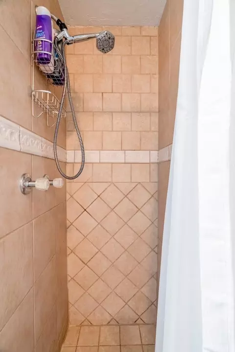 Bath - 3875 G Rd, Palisade, CO 81526 photo 2 of 2