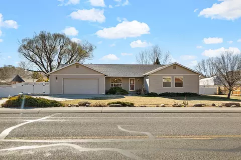 613 W 1st St, Palisade, CO 81526