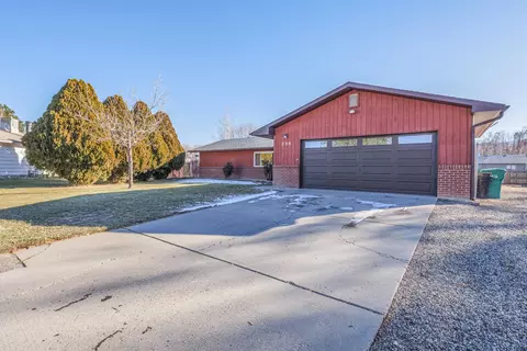 Exterior - 236 E Heritage Ct, Fruita, CO 81521 photo 2 of 8
