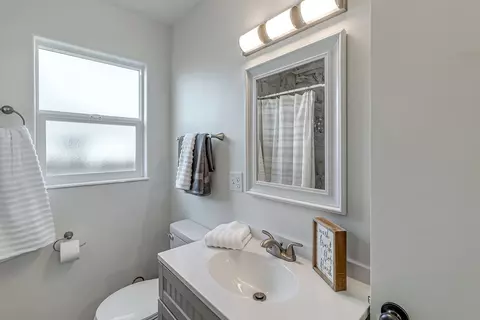 Bath - 971 E Aspen Ave, Fruita, CO 81521 photo 1 of 4