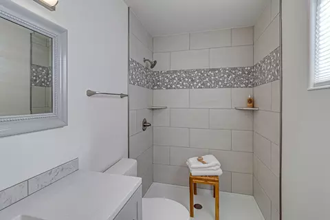 Bath - 971 E Aspen Ave, Fruita, CO 81521 photo 3 of 4