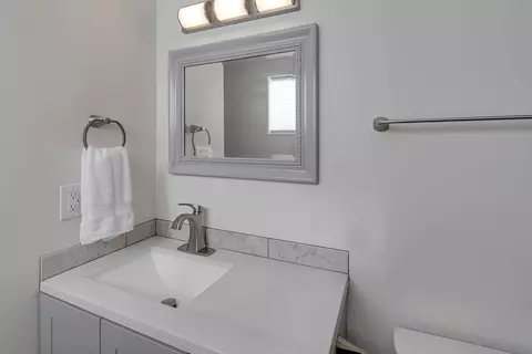 Bath - 971 E Aspen Ave, Fruita, CO 81521 photo 4 of 4