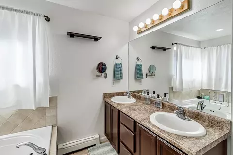 Bath - 502 Garnet Dr, Fruita, CO 81521 photo 2 of 4