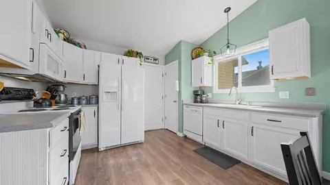 Kitchen - 675 Taurus Ave, Fruita, CO 81521 photo 2 of 3