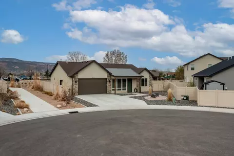 573 Hobbs Ct, Fruita, CO 81521 photo 2