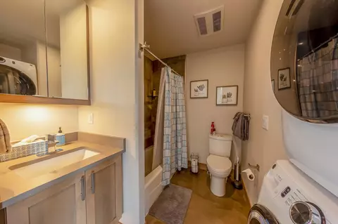 Bath - 450 Red River Loop, Clifton, CO 81520 photo 1 of 1