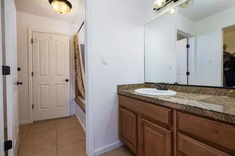 Bath - 992 Sabil Dr, Fruita, CO 81521 photo 2 of 2