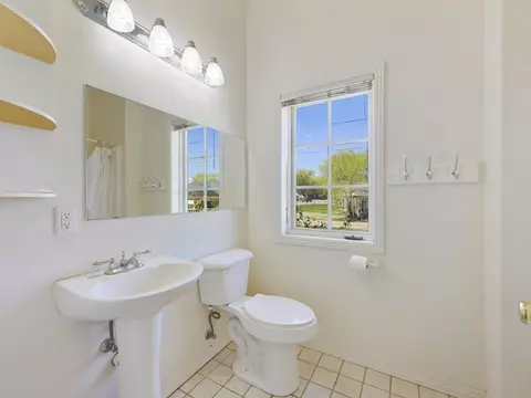 Bath - 320 W 5th St, De Beque, CO 81630 photo 5 of 7