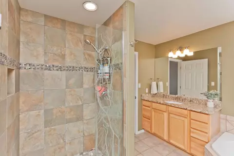 Bath - 678 Anthracite Dr, Fruita, CO 81521 photo 2 of 5