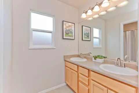 Bath - 678 Anthracite Dr, Fruita, CO 81521 photo 4 of 5