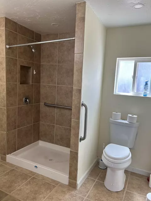 Bath - 1517 Aquarius Ave, Fruita, CO 81521 photo 1 of 2