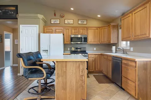 Kitchen - 466 Amethyst Dr, Fruita, CO 81521 photo 2 of 2