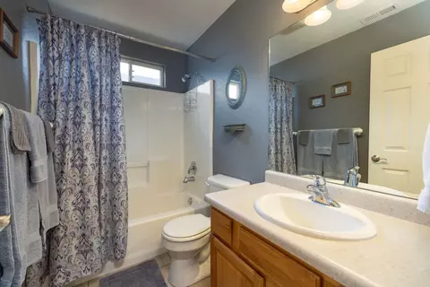 Bath - 466 Amethyst Dr, Fruita, CO 81521 photo 3 of 3