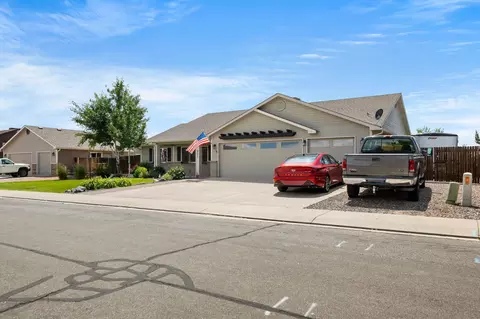 Exterior - 857 Cresthaven Dr, Fruita, CO 81521 photo 3 of 8
