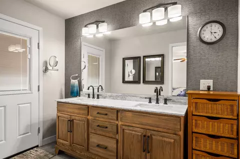Bath - 857 Cresthaven Dr, Fruita, CO 81521 photo 1 of 4