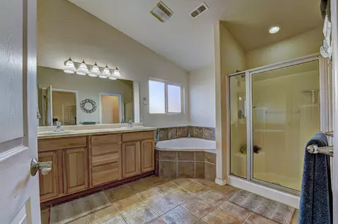 Bath - 535 Heath Dr, Fruita, CO 81521 photo 1 of 4