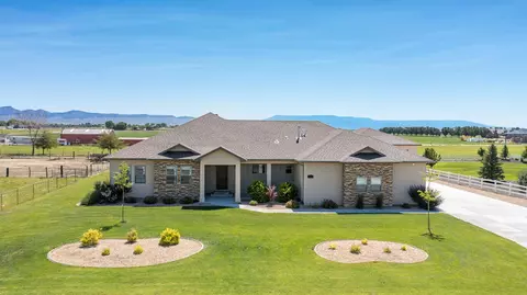 986 Farm House Rd, Grand Junction, CO 81505