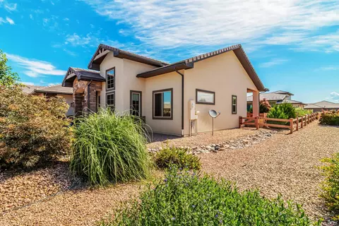 Exterior - 1304 Fairway Dr, Fruita, CO 81521 photo 5 of 11