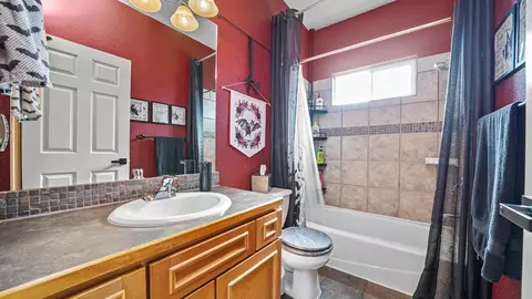 Bath - 524 Garnet Dr, Fruita, CO 81521 photo 2 of 2