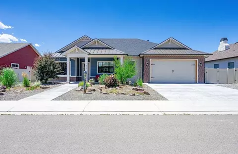 813 Red Apple Rd, Grand Junction, CO 81505