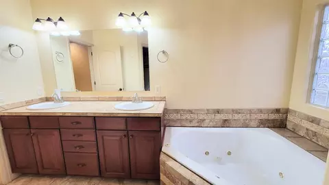 Bath - 986 St Peppin Dr, Fruita, CO 81521 photo 4 of 5