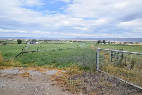 1658 O Rd, Loma, CO 81524