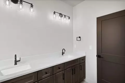 Bath - 1111 Sprocket Ct, Fruita, CO 81521 photo 4 of 5