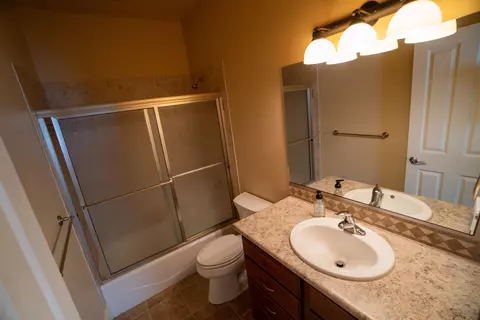 Bath - 1111 Daisy Ln #3-2, Fruita, CO 81521 photo 2 of 2